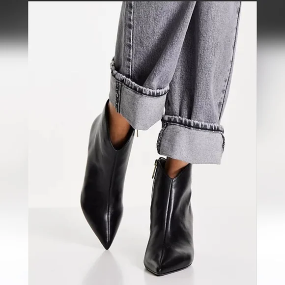 Edgy Chic Ted Baker London Red Leather Booties - Picture 11 of 16